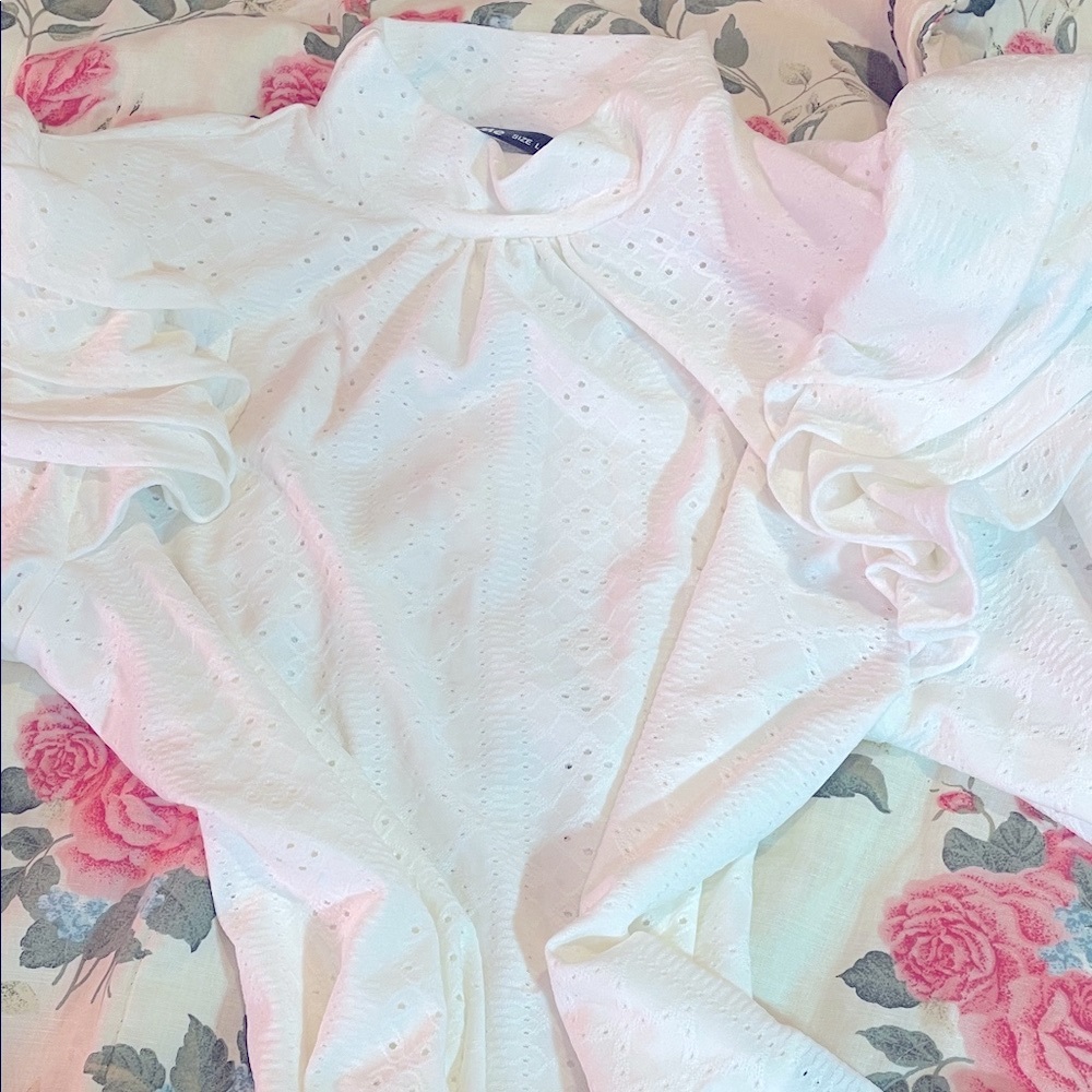 Chic White Eyelet Ruffle Blouse so cute 🥰